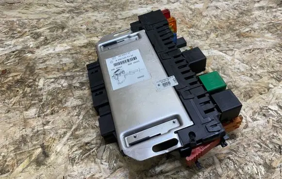 Mercedes-Benz SL R230 Relay mounting block A2305451132
