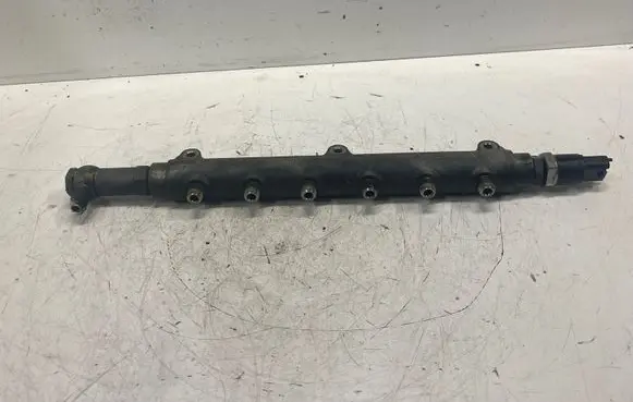 Volvo XC70 Fuel main line pipe 8658252 0445215010 000253J1