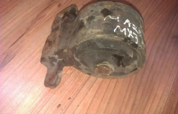 Mazda MX-3 Engine mount bracket b45539064