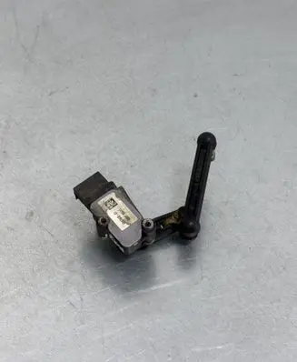 Headlight/headlamp level sensor