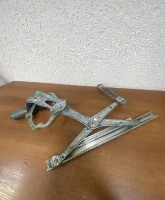 Mercedes-Benz E W210 Rear door window regulator with motor 0130821709 E118