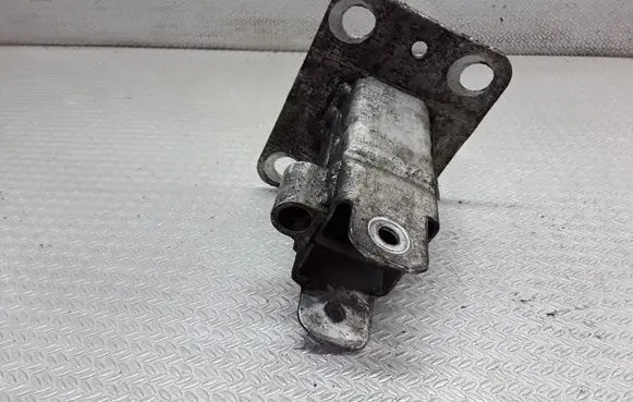 Renault Megane II Front bumper mounting bracket 8200011107