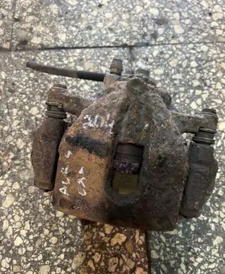 Toyota Auris 150 Front brake caliper