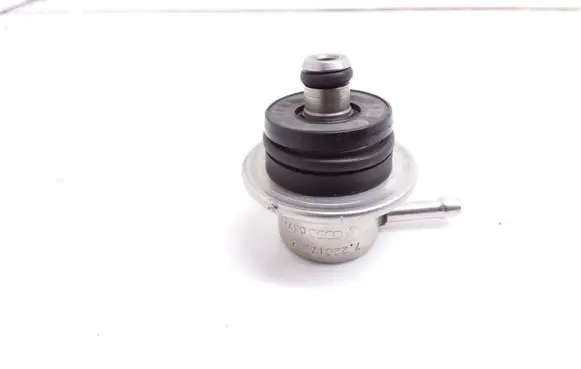 Volkswagen Polo Fuel pressure regulator 037133035