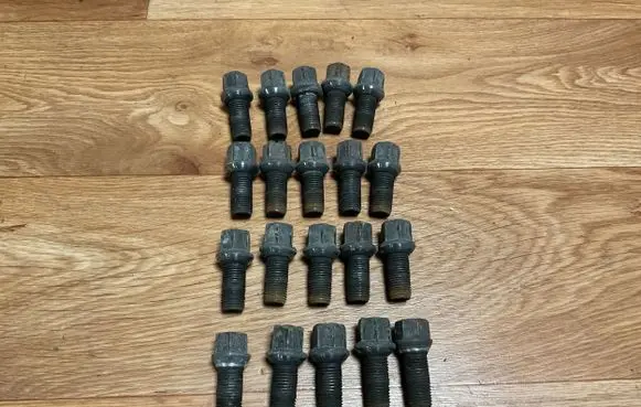 Volkswagen PASSAT B6 Nuts/bolts 