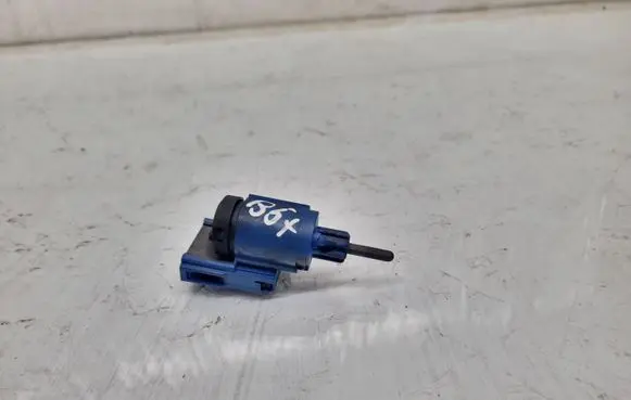 Volkswagen PASSAT B5.5 Brake pedal sensor switch 1J0927189