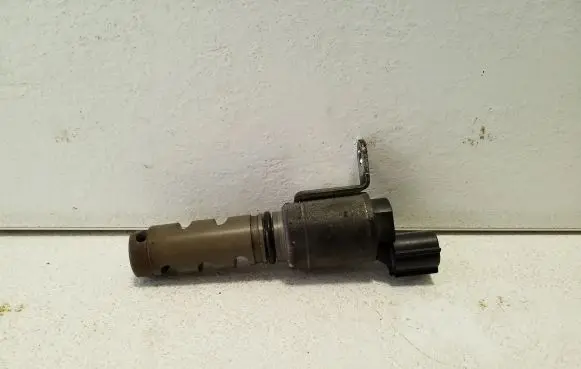 Lexus CT 200H Camshaft vanos timing valve 3370105010