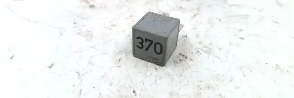 Seat Leon (1M) Other relay 8D0951253 V23134J52X300