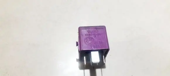 BMW 5 E39 Other relay 61361388911 v23134-e59-x107
