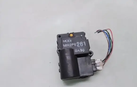 Mitsubishi Pajero Sport I Air flap motor/actuator MR268261