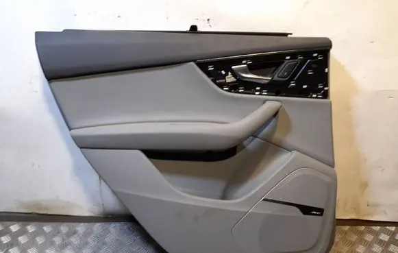Audi Q7 4M Rear door card panel trim 4M0868067B 4M0861333D