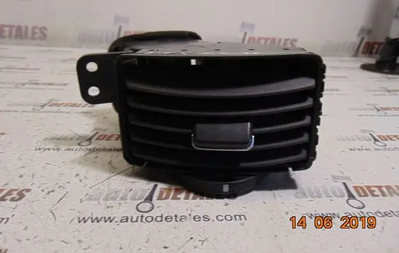 Toyota Corolla Verso AR10 Dashboard side air vent grill/cover trim 5565064010