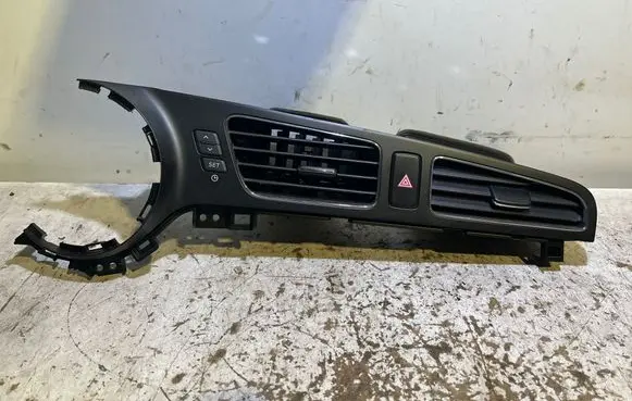KIA Ceed Dash center air vent grill 97410