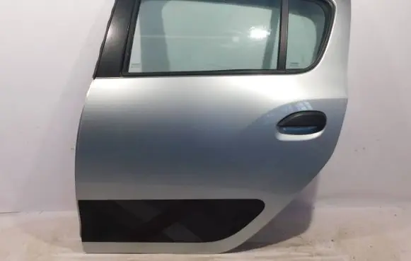 Dacia Sandero Rear door