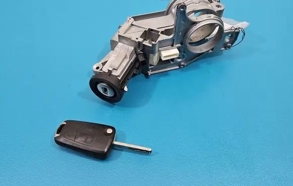 Opel Zafira B Ignition lock 2421430 IMPRK1550142