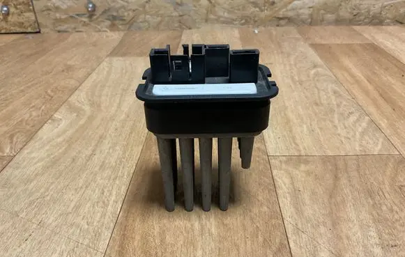 Opel Zafira B Heater blower motor/fan resistor 90566802