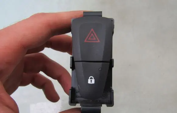Renault Megane III Hazard light switch E3160601D