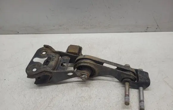 Toyota Prius (XW20) Engine mount bracket