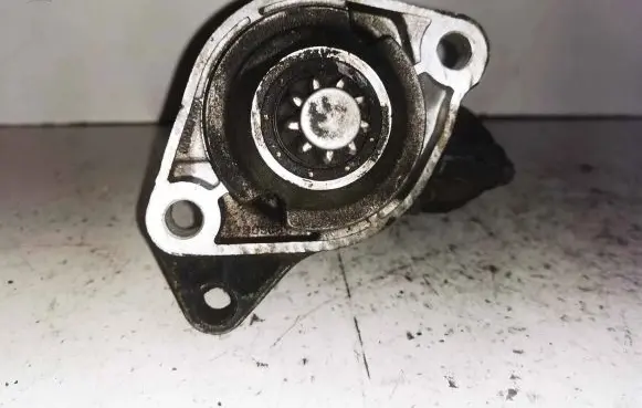 Volkswagen Golf IV Starter motor 1005821879