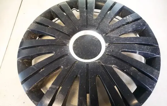 Volkswagen Golf IV R14 wheel hub/cap/trim 