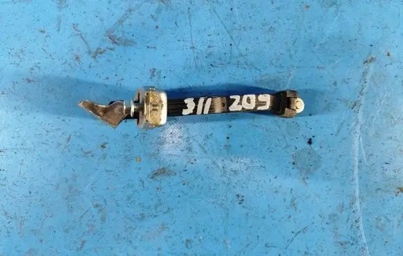 Toyota Prius (XW30) Front door 6861047021