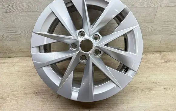 Skoda Octavia Mk4 R17 alloy rim 5E3601025