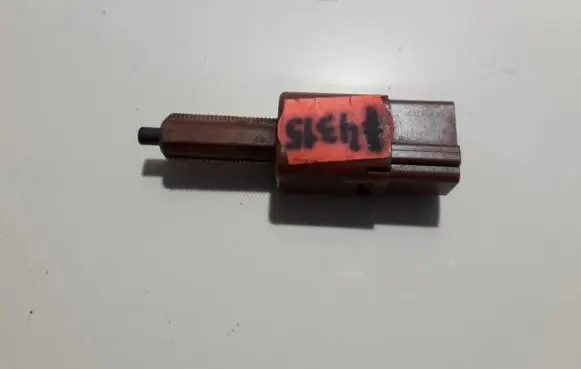 Nissan Juke I F15 Brake pedal sensor switch