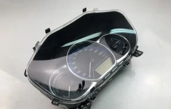 Toyota Yaris Speedometer (instrument cluster) 838000U390