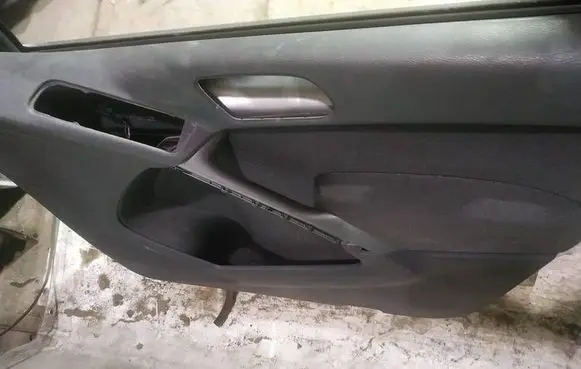 Volkswagen Tiguan Front door card panel trim 