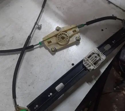 Audi Q7 4L Rear door manual window regulator 4L0339482A