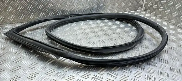 BMW 2 F22 F23 Rubber seal front door (on door) 15310510
