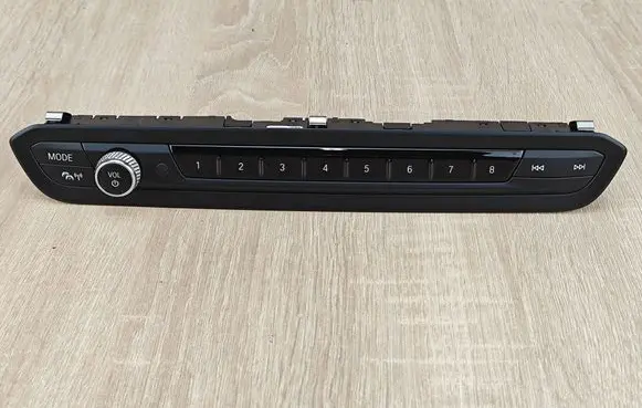Head unit multimedia control