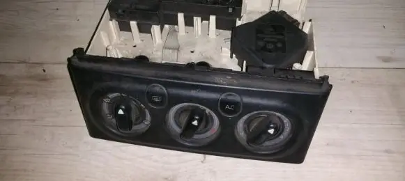 Renault Laguna I Climate control unit 9041703027 90.417.03.027