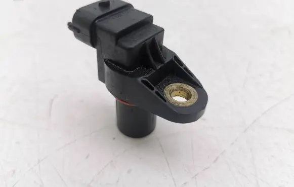 Mercedes-Benz ML W164 Camshaft position sensor A0051531328