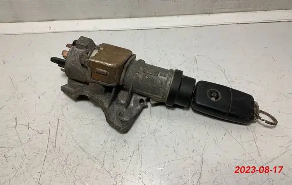 Volkswagen PASSAT B5.5 Ignition lock 4B0905851G