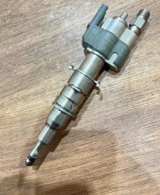 BMW 1 E81 E87 Fuel injector 7589048 10181010 PA66GF35