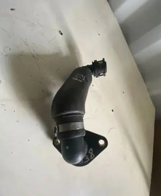 Coolant pipe/hose