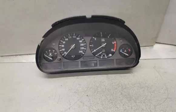 BMW 5 E39 Speedometer (instrument cluster) 8375902