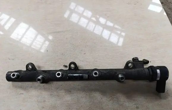 BMW 3 E46 Fuel main line pipe 7787164 0281002481