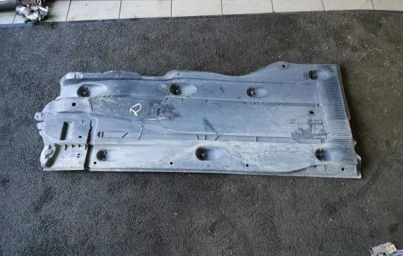 Volkswagen Golf Sportsvan Engine splash shield/under tray 5Q0825202S