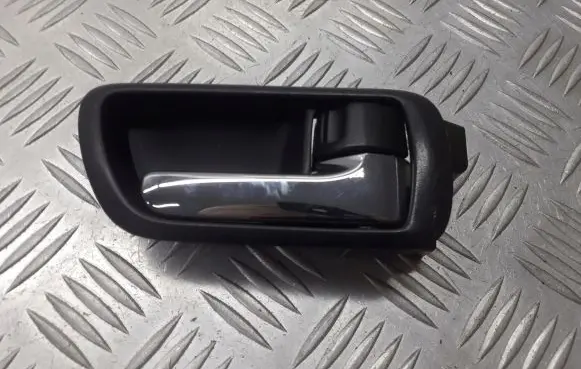Toyota Corolla Verso E121 Front door interior handle 69205-0F010