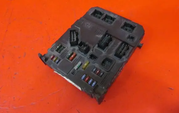Citroen C2 Fuse module 9652474380 S118085300K