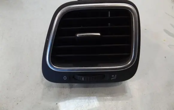 Volkswagen Eos Dashboard side air vent grill/cover trim