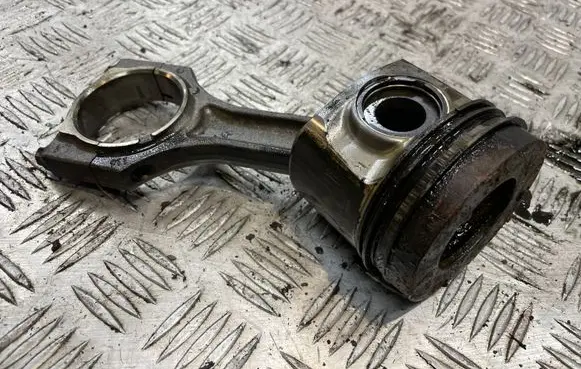 BMW 7 G11 G12 Piston with connecting rod