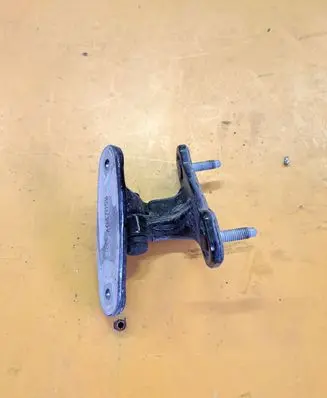Mercedes-Benz E W212 Front door upper hinge A047058