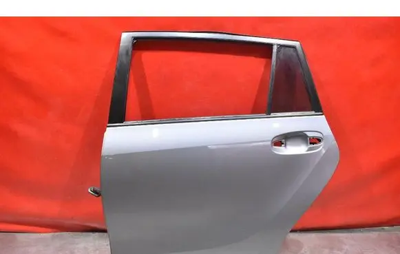 Toyota Avensis Verso Rear door 