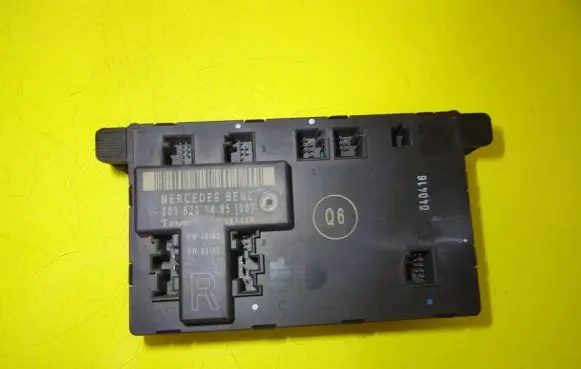 Mercedes-Benz C W203 Door control unit/module 2038201485