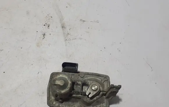 Skoda Octavia Mk4 Muffler mount bracket/holder 3Q0253691K