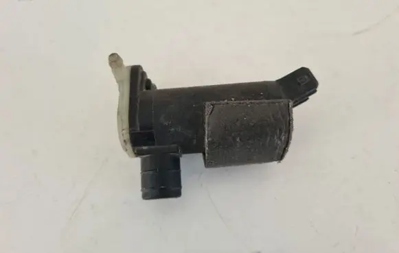Ford Focus Windscreen/windshield washer pump 93BB17K624BA