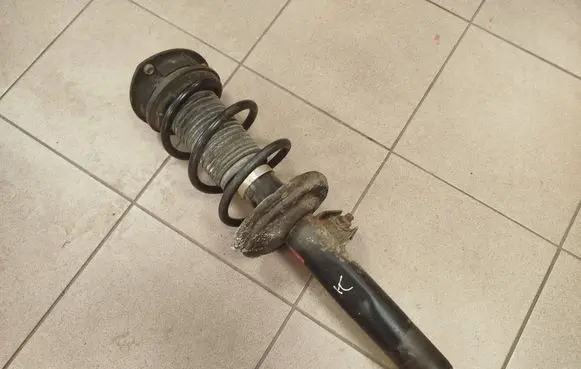 Volkswagen PASSAT B8 Front shock absorber with coil spring 3358015